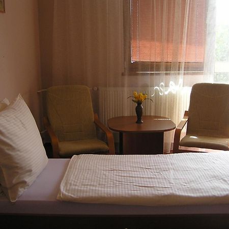 Hotel Slnecny Dvor Михаловце Номер фото