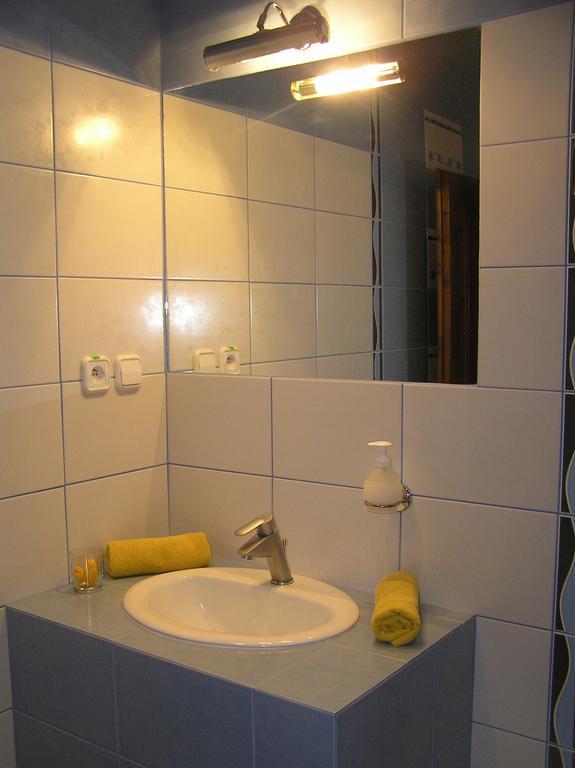 Hotel Slnecny Dvor Михаловце Номер фото