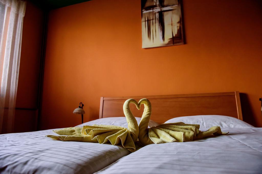 Hotel Slnecny Dvor Михаловце Номер фото