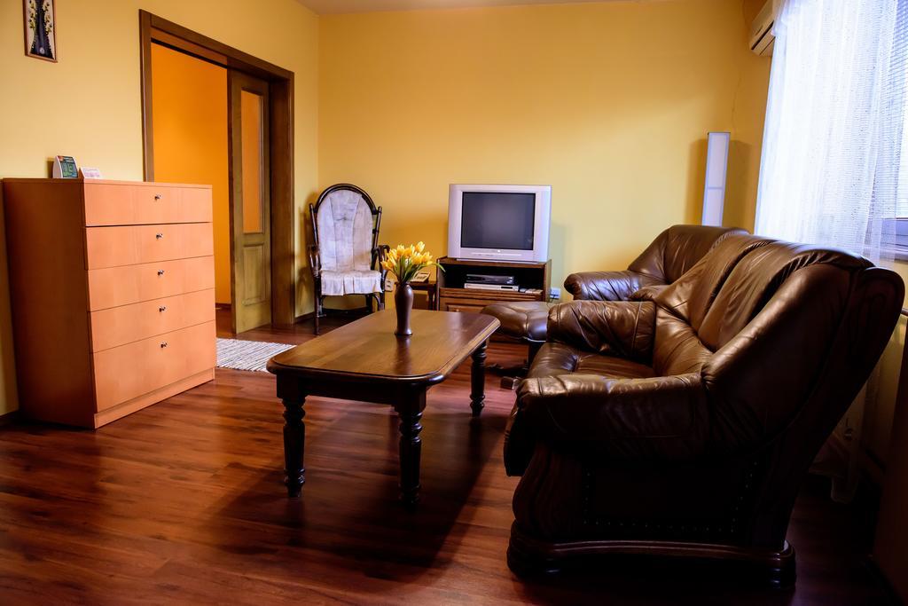 Hotel Slnecny Dvor Михаловце Номер фото