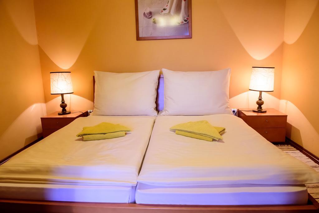 Hotel Slnecny Dvor Михаловце Номер фото