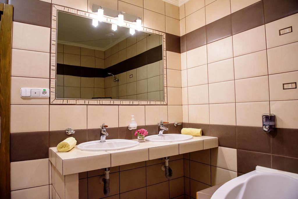 Hotel Slnecny Dvor Михаловце Номер фото