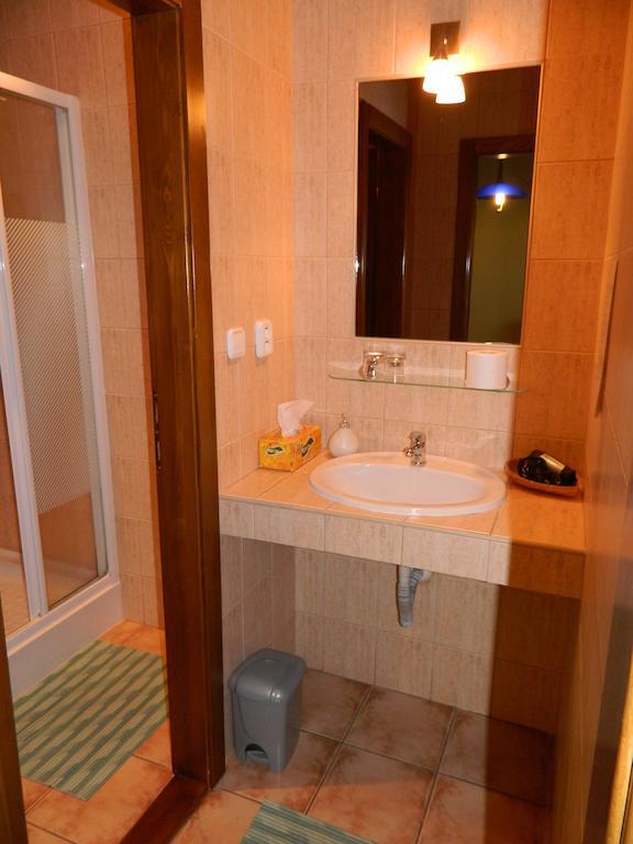 Hotel Slnecny Dvor Михаловце Номер фото