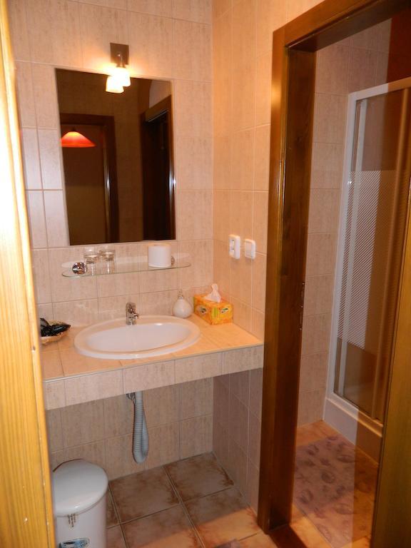 Hotel Slnecny Dvor Михаловце Номер фото