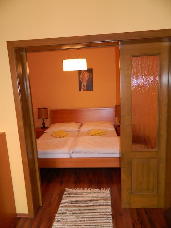 Hotel Slnecny Dvor Михаловце Номер фото
